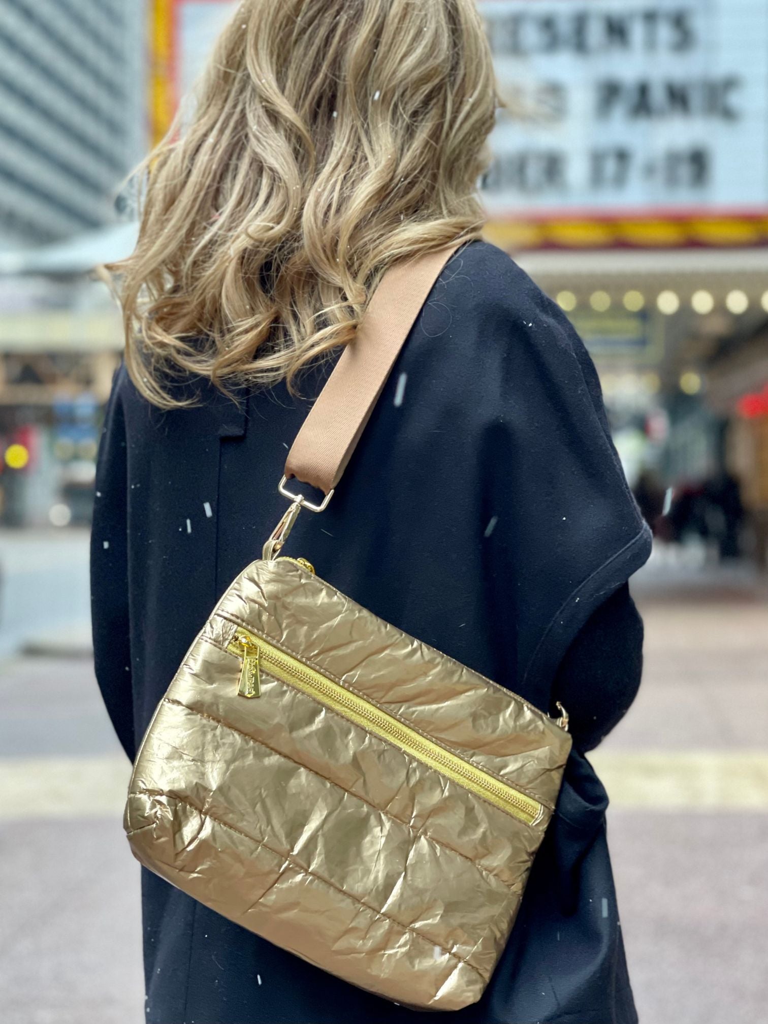 Puffer bag con logo oro